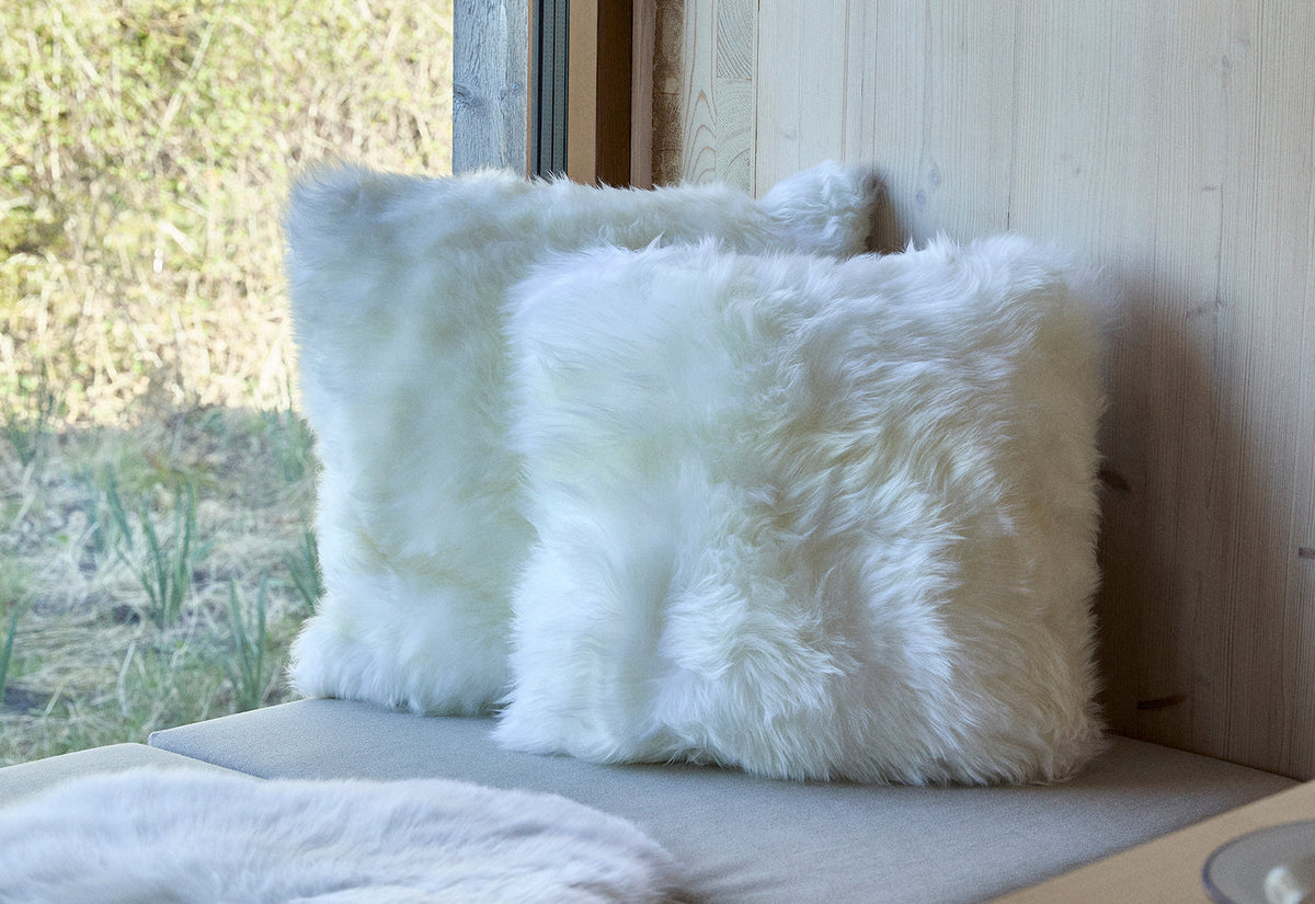 Coussins blancs en peau de mouton à poil long