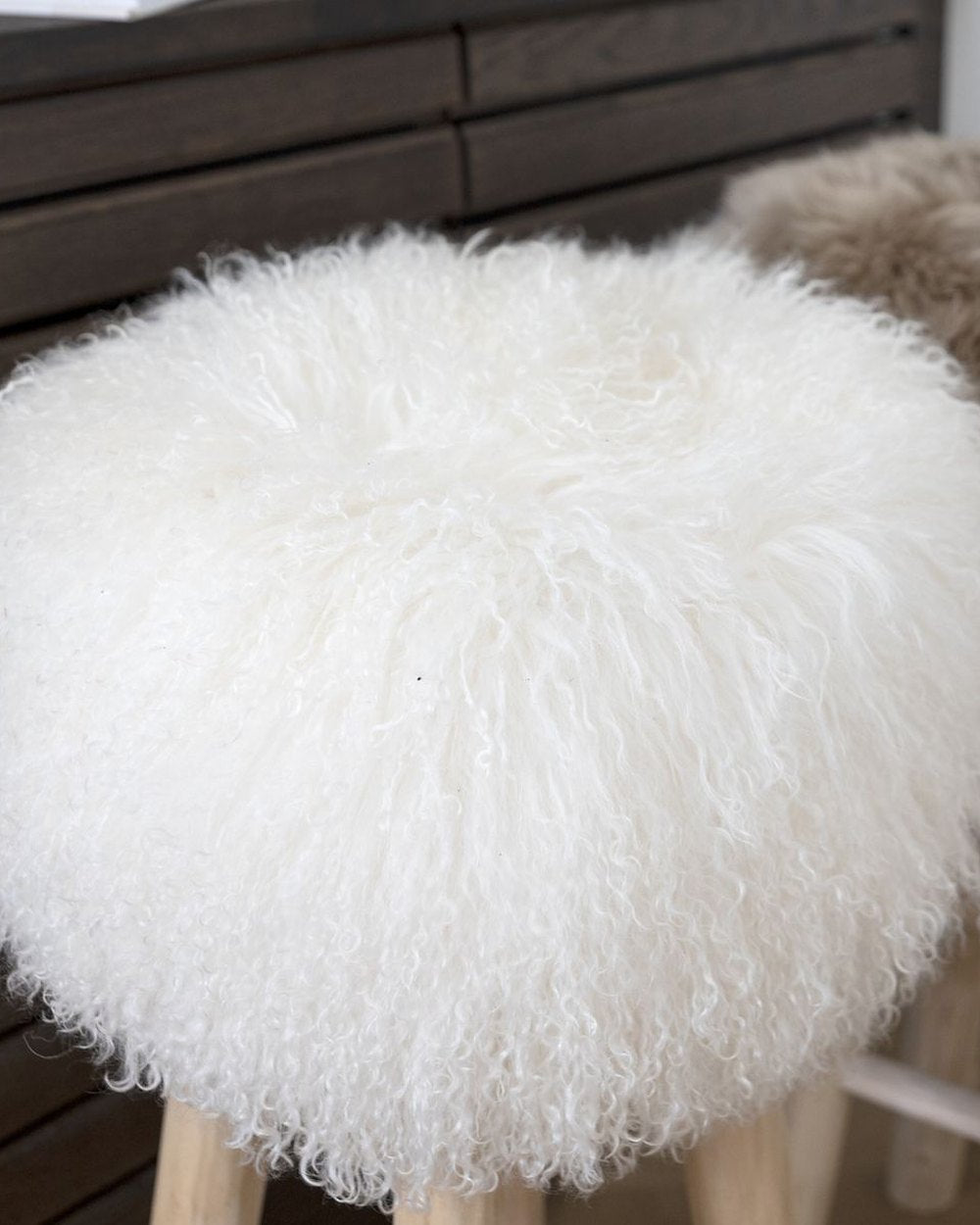 Close view of an ivory Tibetan curly cover on a Theo stool