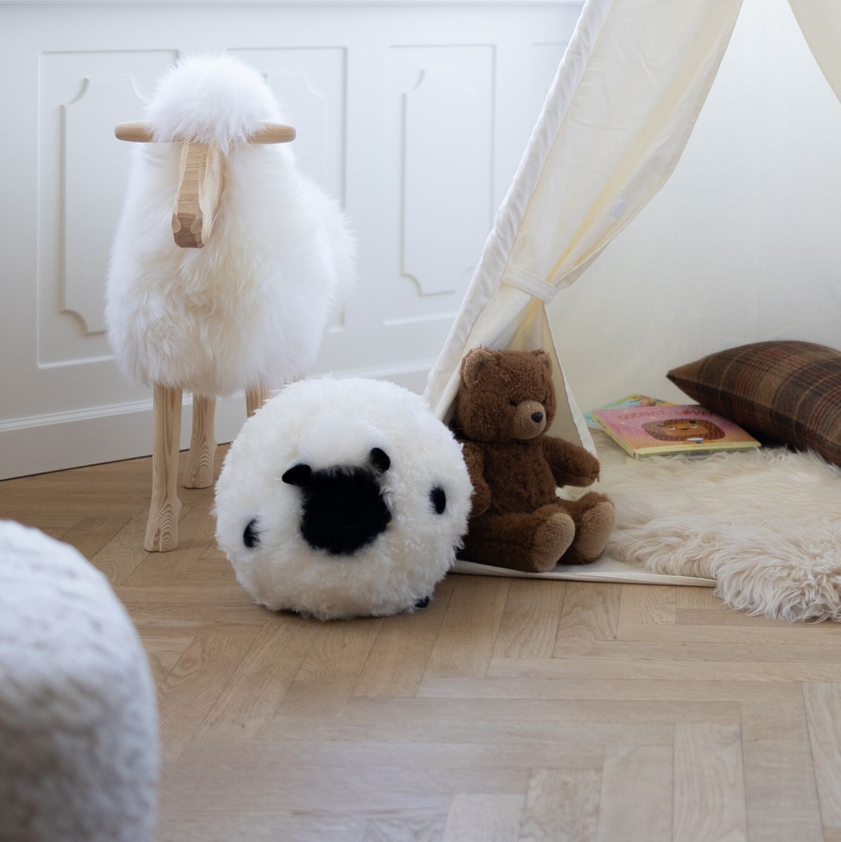 Cute Sheep Cushion | D8 in | D11 in | D13,5 in Beige/White