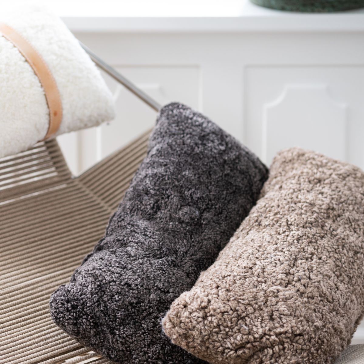 Short-Wool Sheepskin Cushion | Doublesided | 12x24 in Anthracite