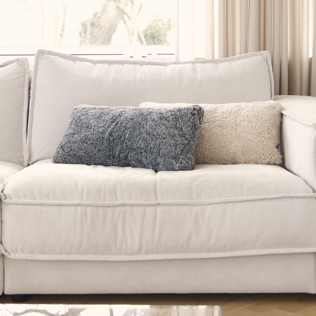 Short-Wool Sheepskin Cushion | Doublesided | 12x24 in Anthracite