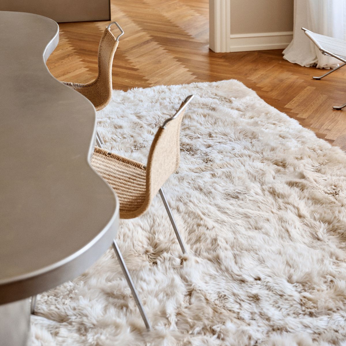 Long Wool Sheepskin Design Rug Black