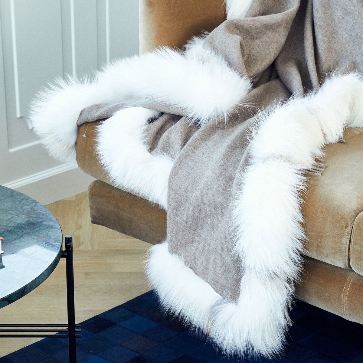 Throw of Cashmere with Fox Trimming Silver Fox/Dark Grey