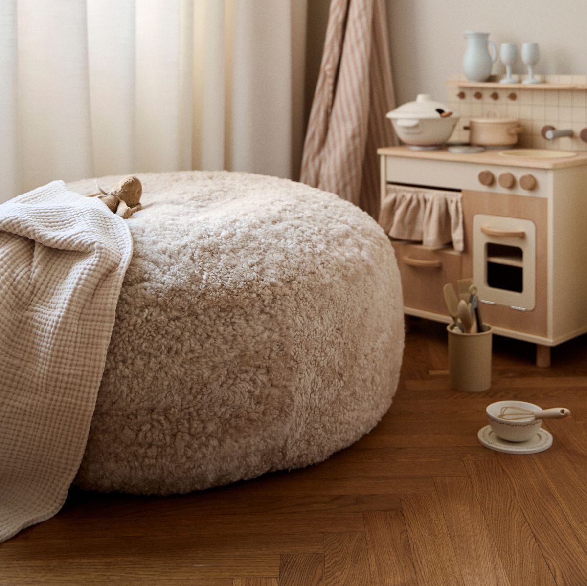 Round Sheepskin Bean Bag | Short Wool Anthracite