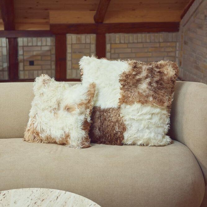 Tigrado Lamb Cushion | Doublesided  Black/White Mix