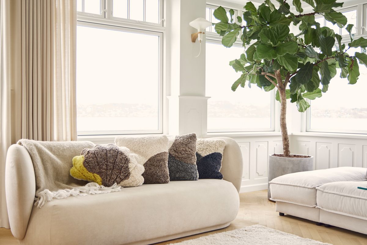 Short-Wool Sheepskin Cushion | Doublesided | 18x18 in Taupe/Graphite/Beige