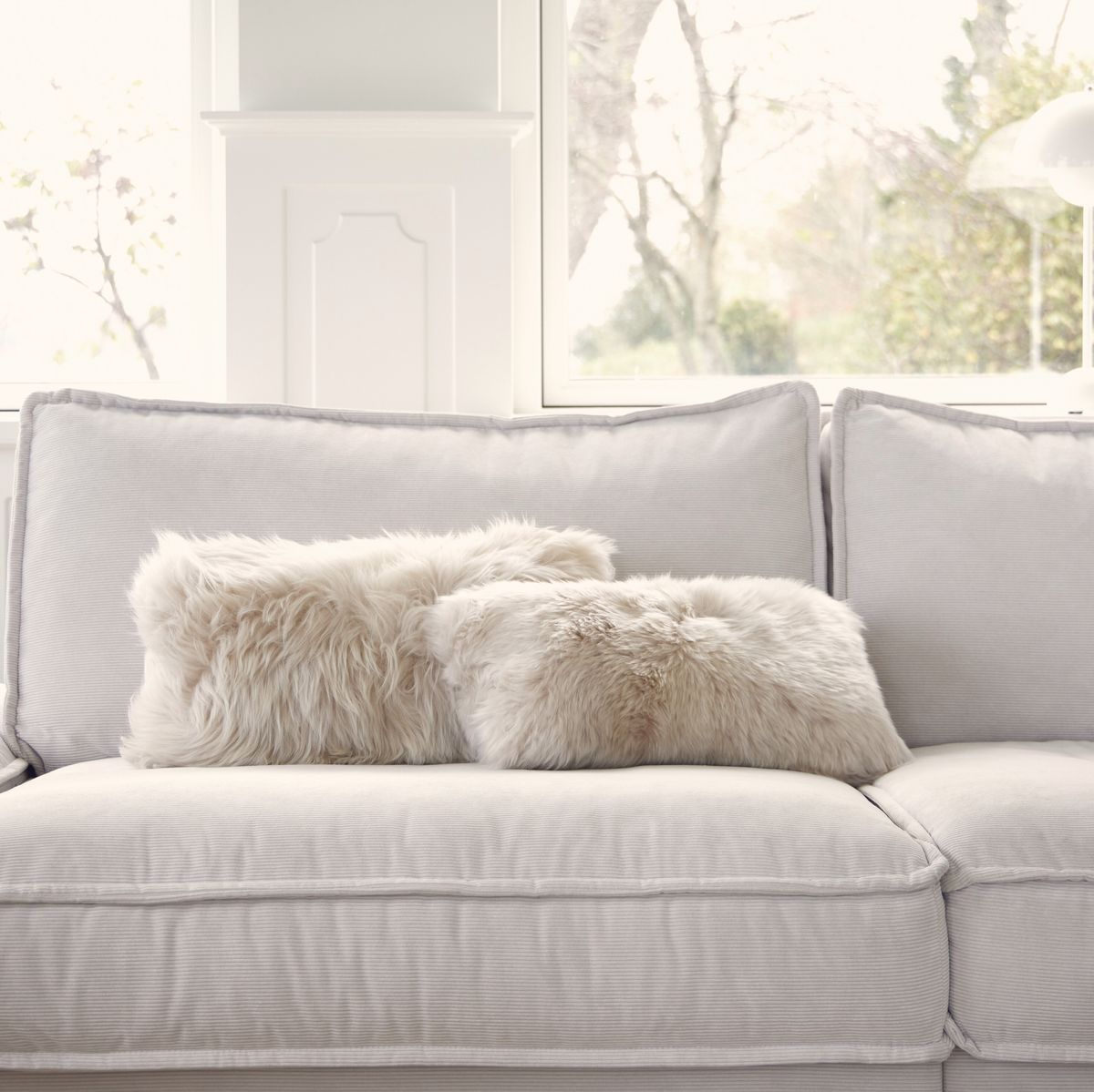 Long-Wool Sheepskin Cushion | 16x24 in Black