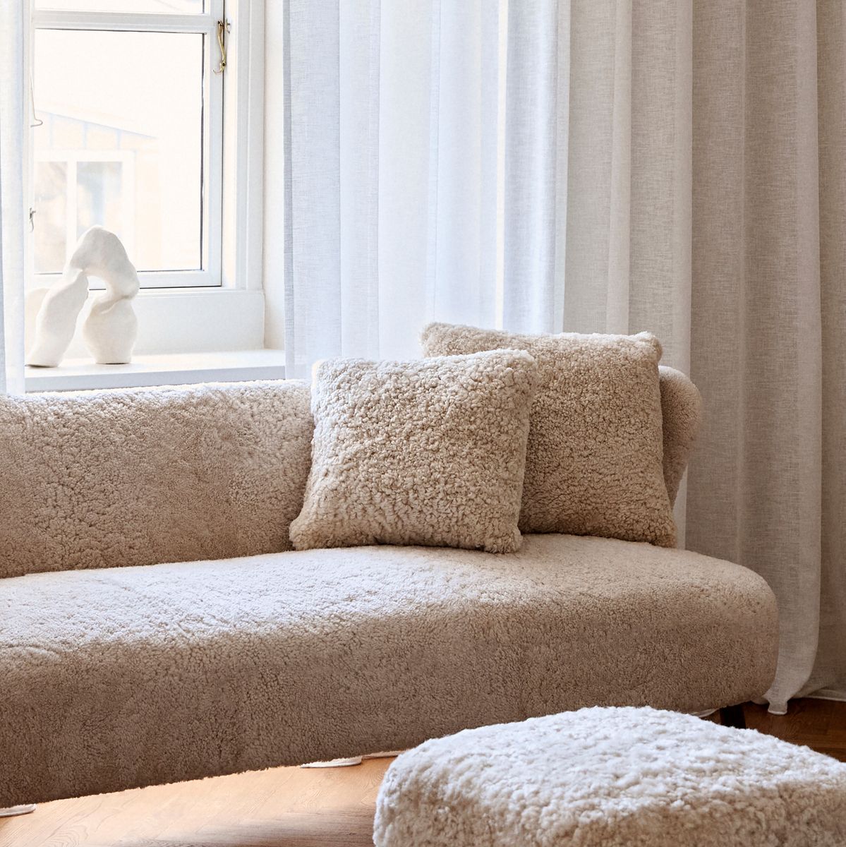 Short-Wool Sheepskin Cushion | Doublesided | 16x16 in  Anthracite