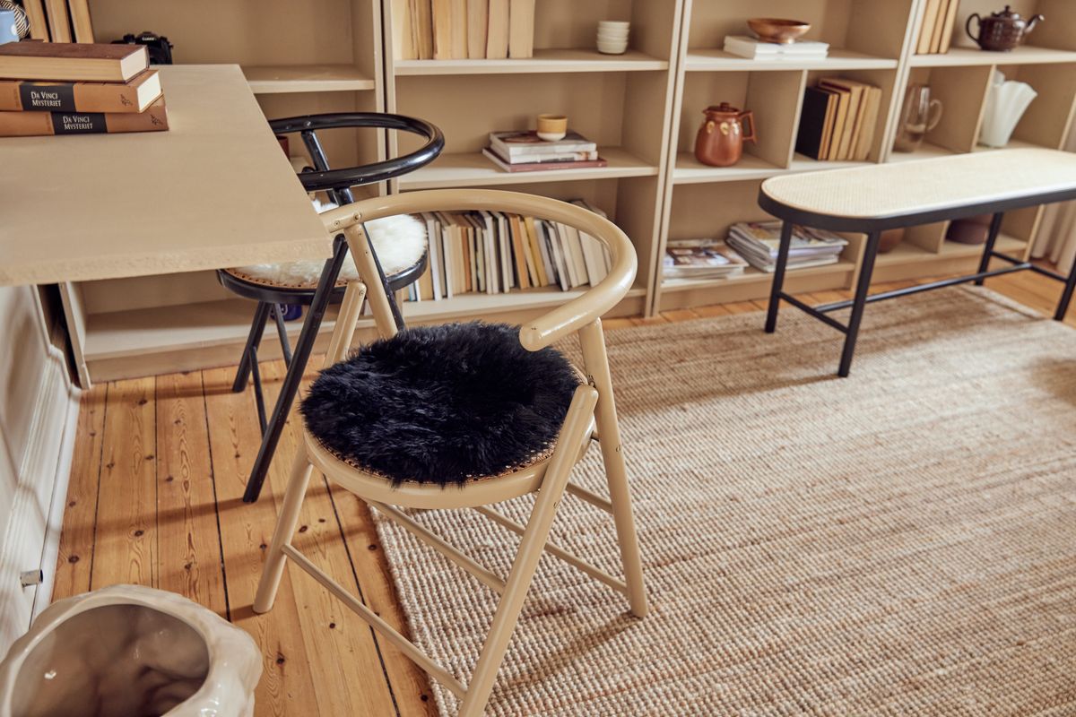 Premium Seat Cover | Long Wool | New Zealand | D13 in Black