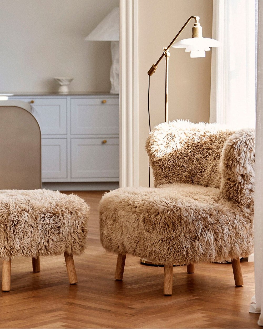 Emily lounge chair and matching foot rest in honey long hair on oak legs