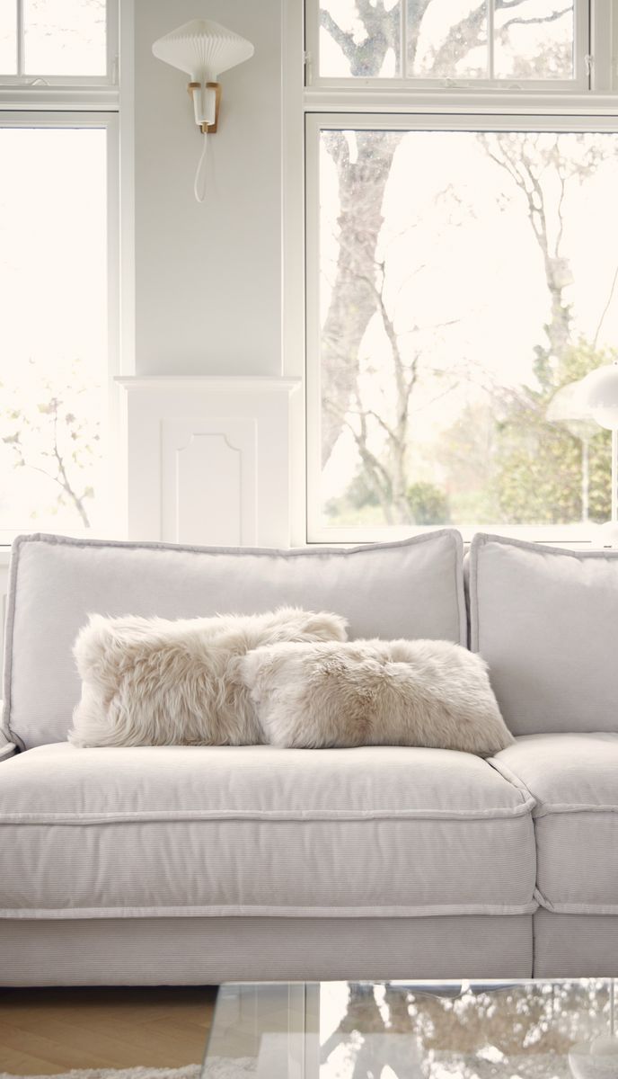 Long-Wool Sheepskin Cushion | Doublesided | New Zealand | 10x20 in Black
