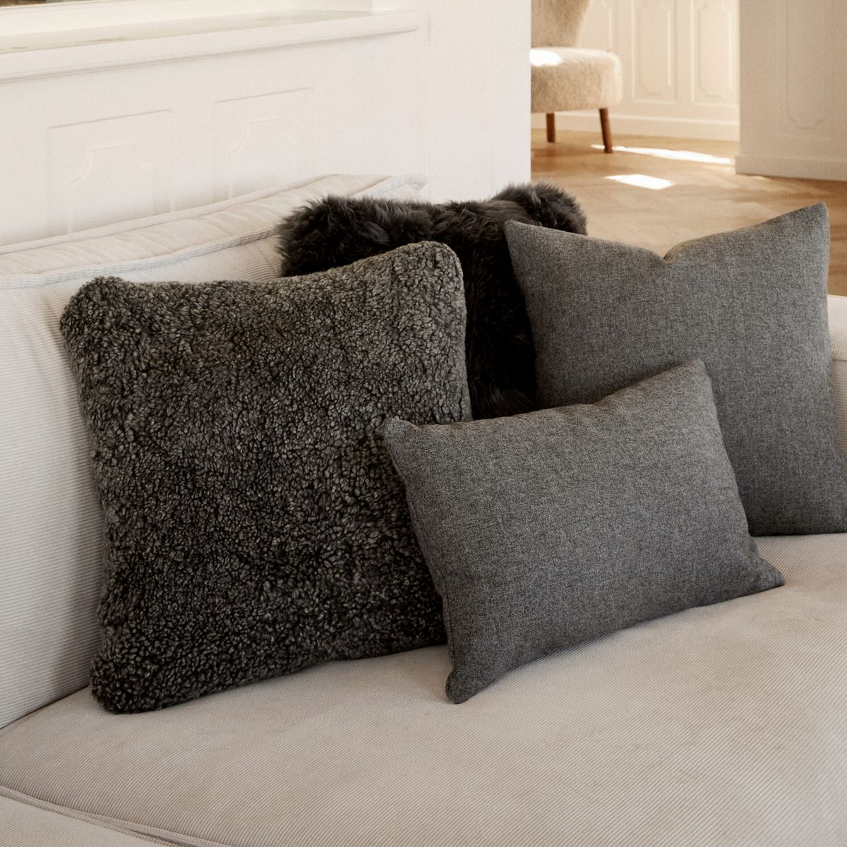 Short-Wool Sheepskin Cushion | Doublesided | 16x16 in  Anthracite
