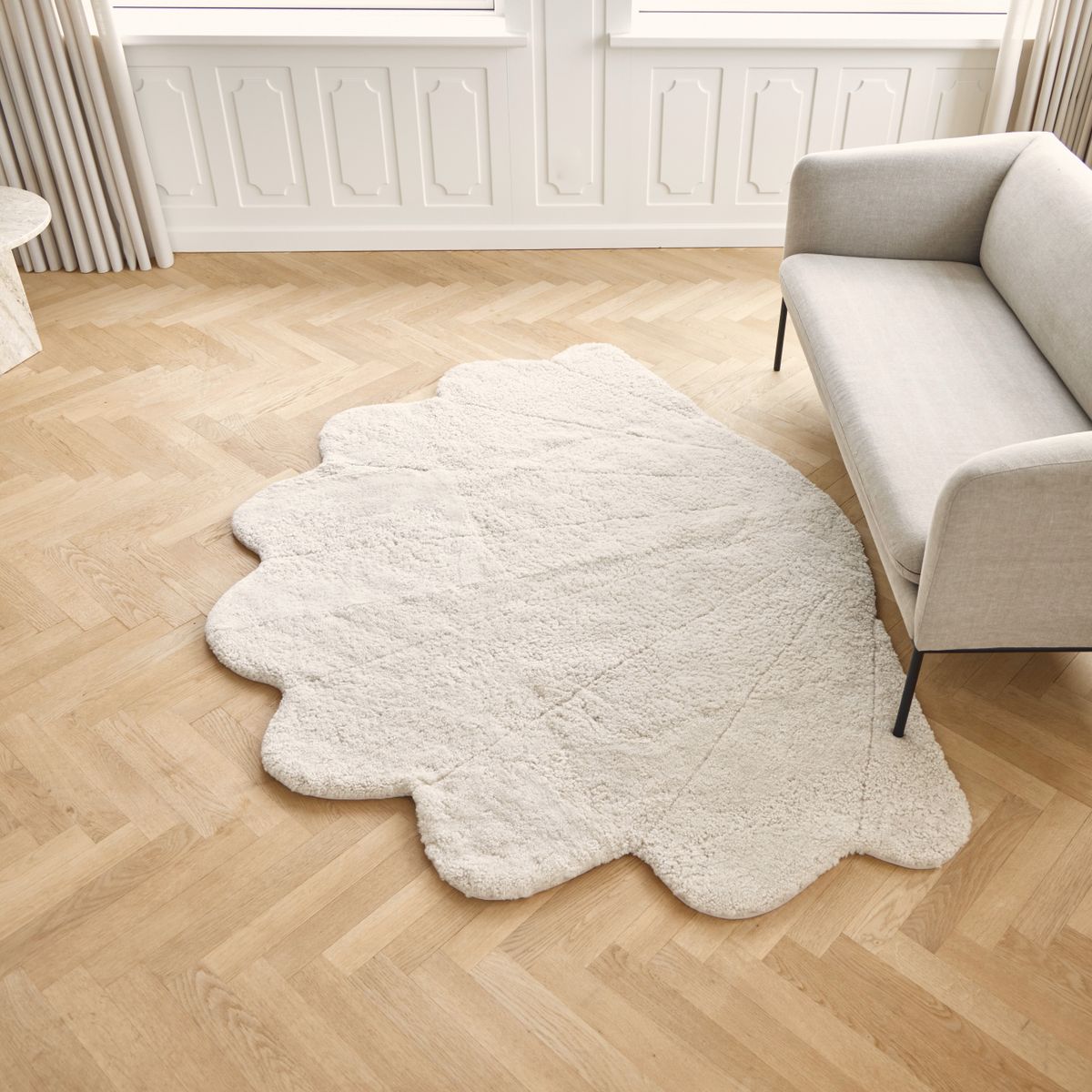 Short Wool Curly Sheepskin Shell Design Rug | 83x59 in