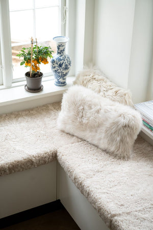 Long-Wool Sheepskin Cushion | Doublesided | New Zealand | 10x20 in Black