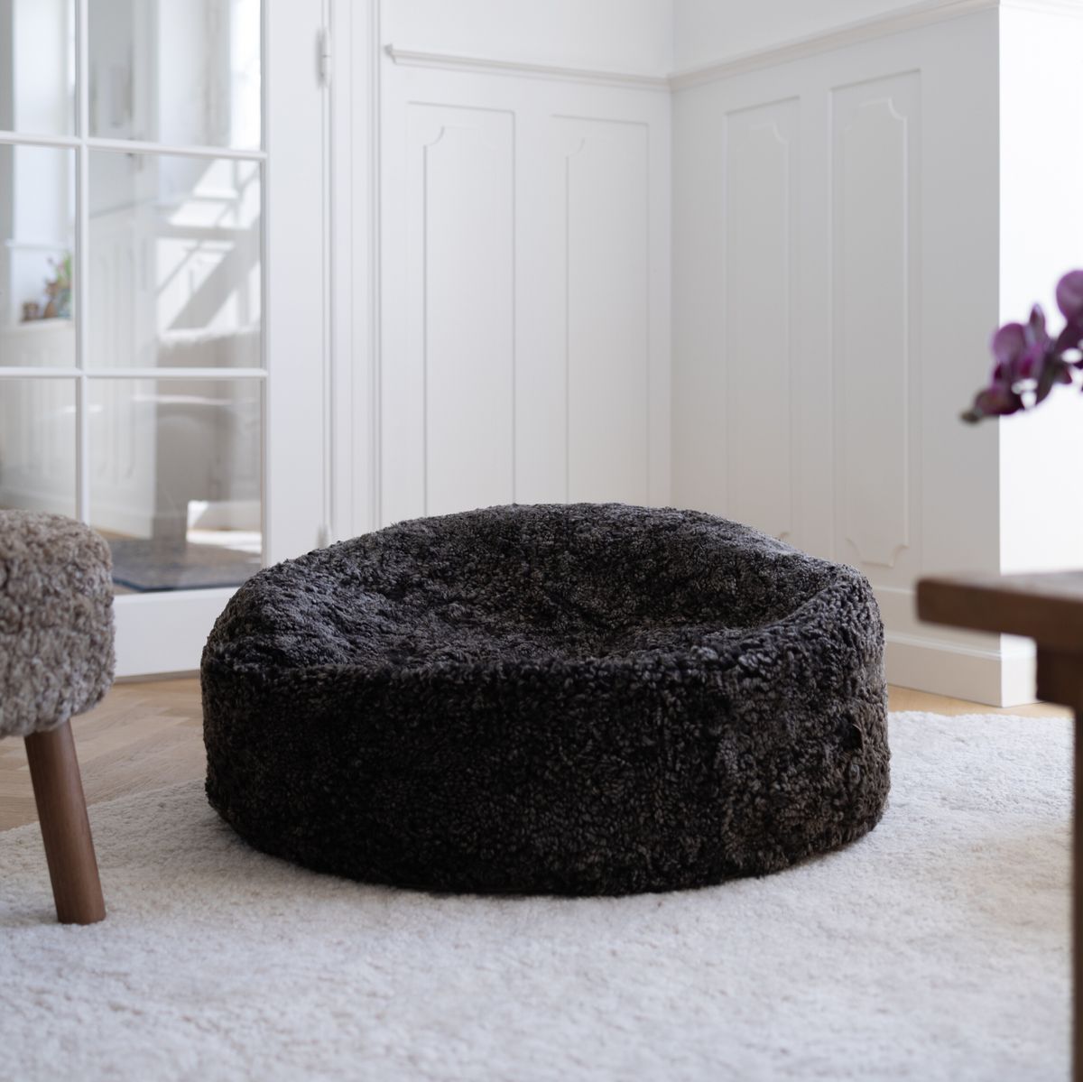 Round Sheepskin Bean Bag | Short Wool Anthracite