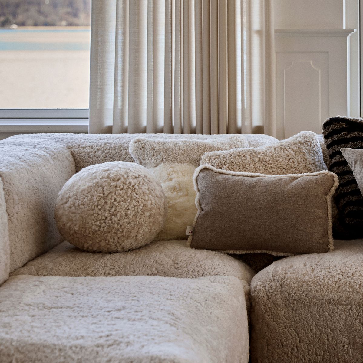 Angelite Cushion | D10 in | D12 | D14 | SW Curly Black