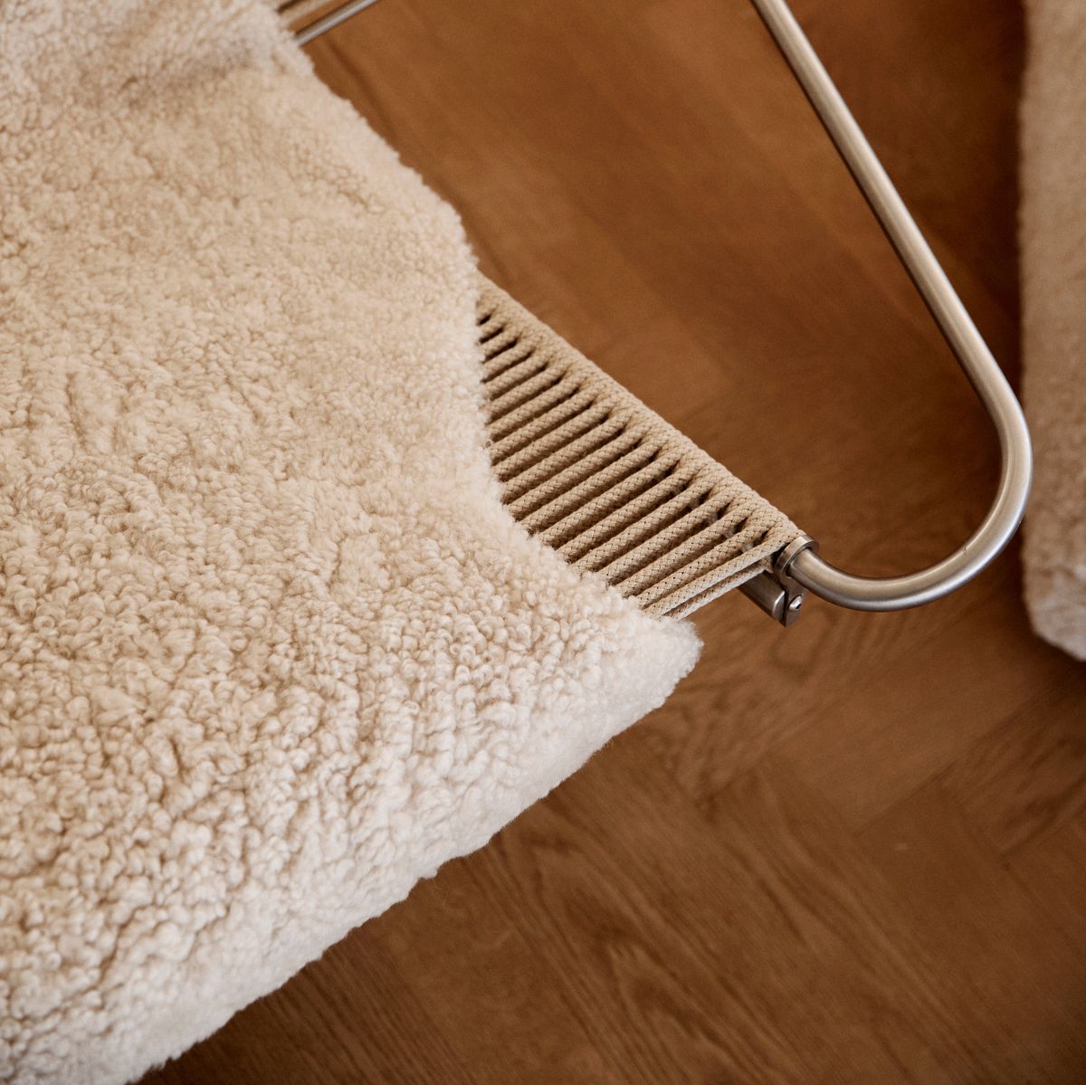 Short Wool Curly Sheepskin 39 in Ivory (Bleach)