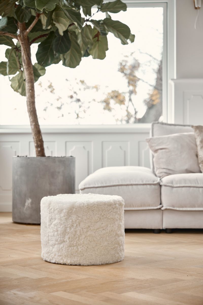 Short Wool Curly Sheepskin Pouf