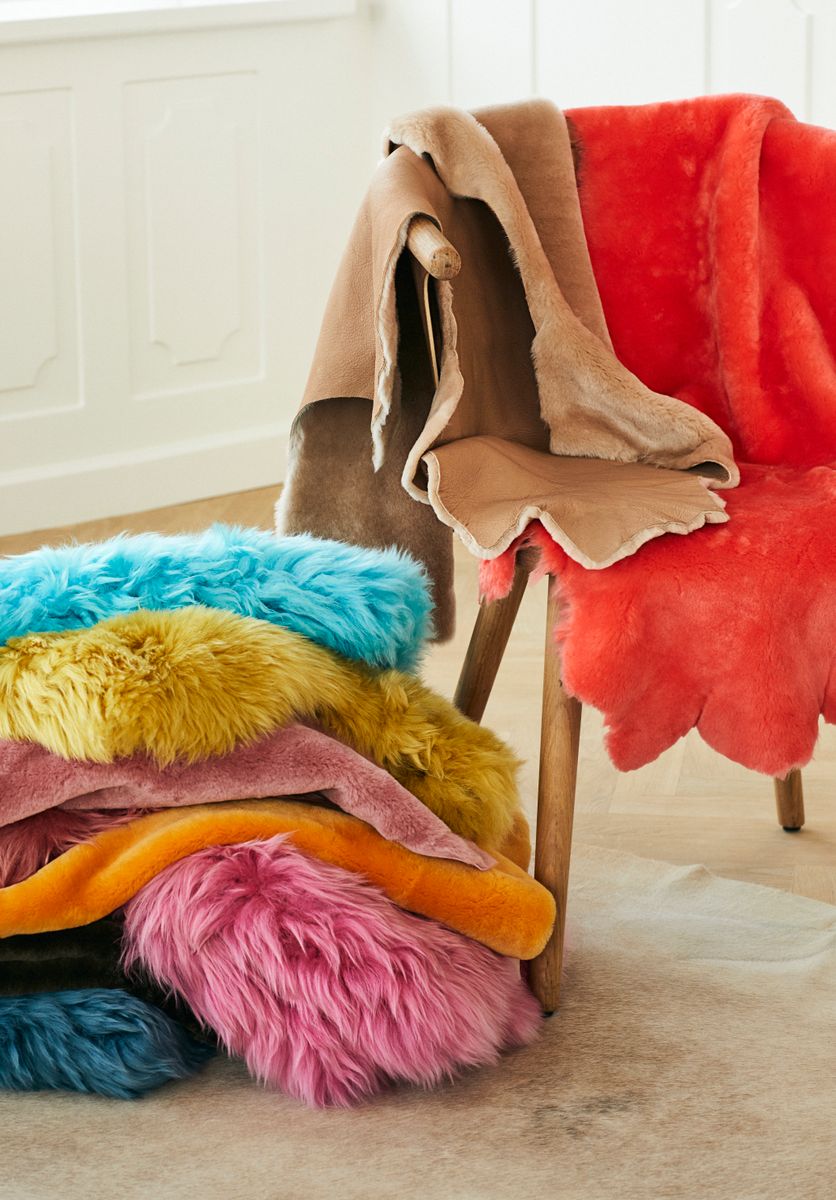New Zealand Sheepskin | Long Wool | Dyed | 35 in Coral Lantana