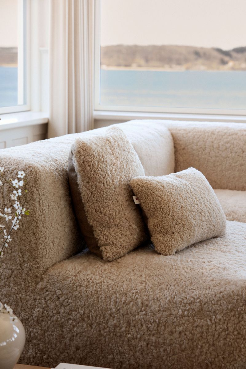 Short-Wool Sheepskin Cushion | 20x20 in | 13x20 in Beige/Pearl