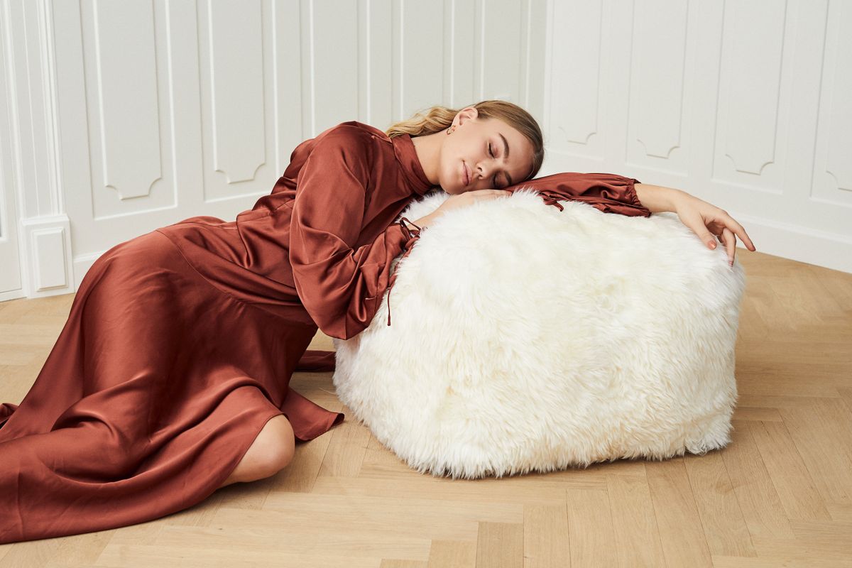 Long Wool Sheepskin Pouf Ivory