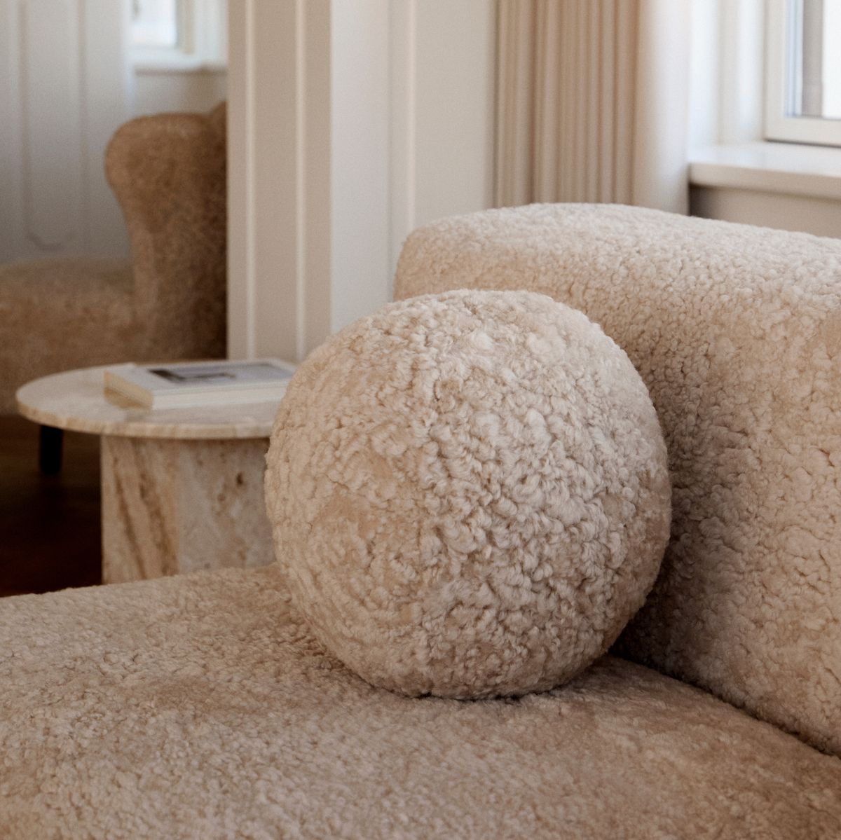 Angelite Cushion | D10 in | D12 | D14 | SW Curly Anthracite