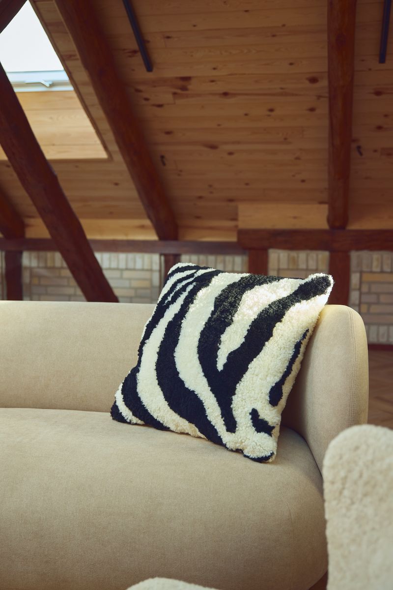 Zebra Cushion | Doublesided | 24x24 in Black/Ivory